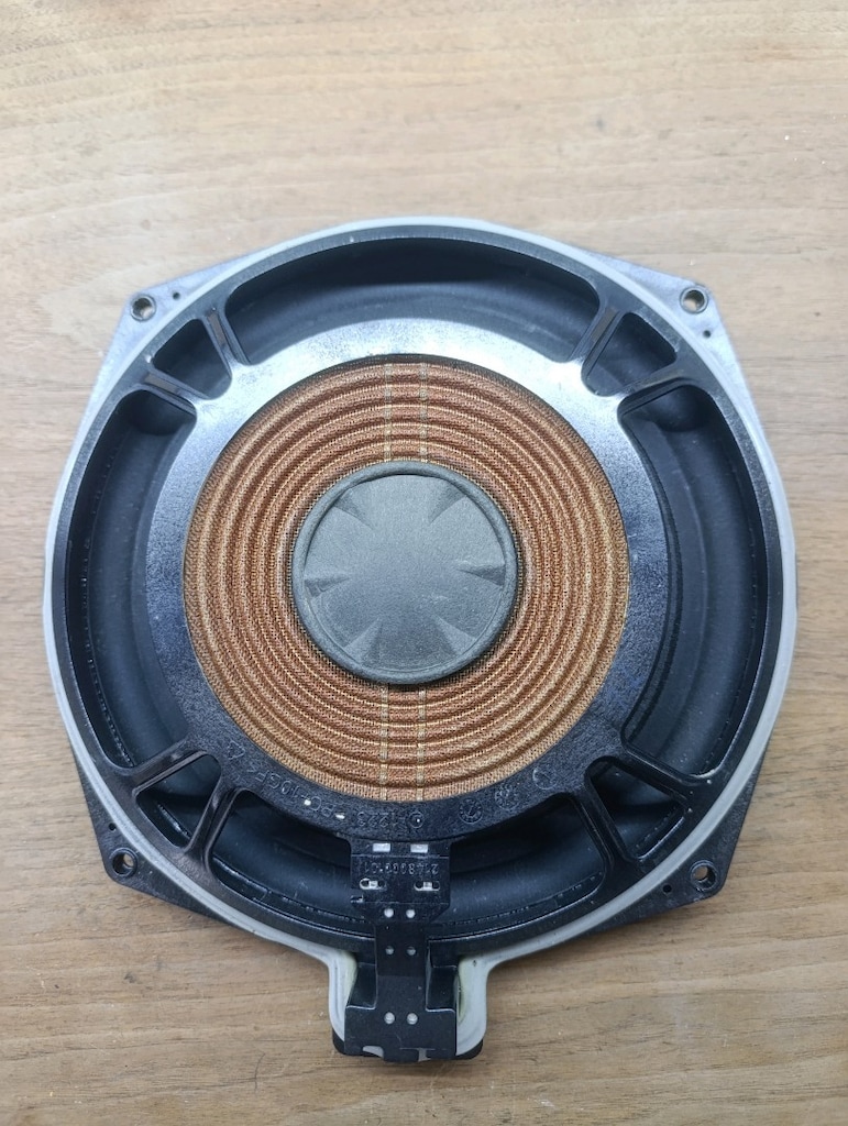 BMW harman kardon bas - 3