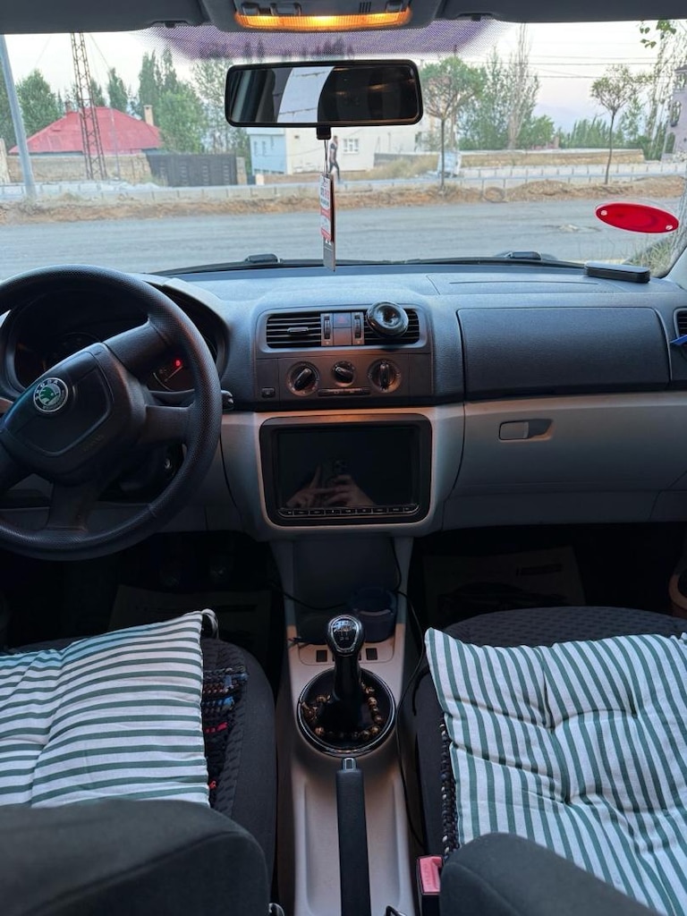 Skoda Fabia 1.2tsi . klima kalorifer aktif - 5