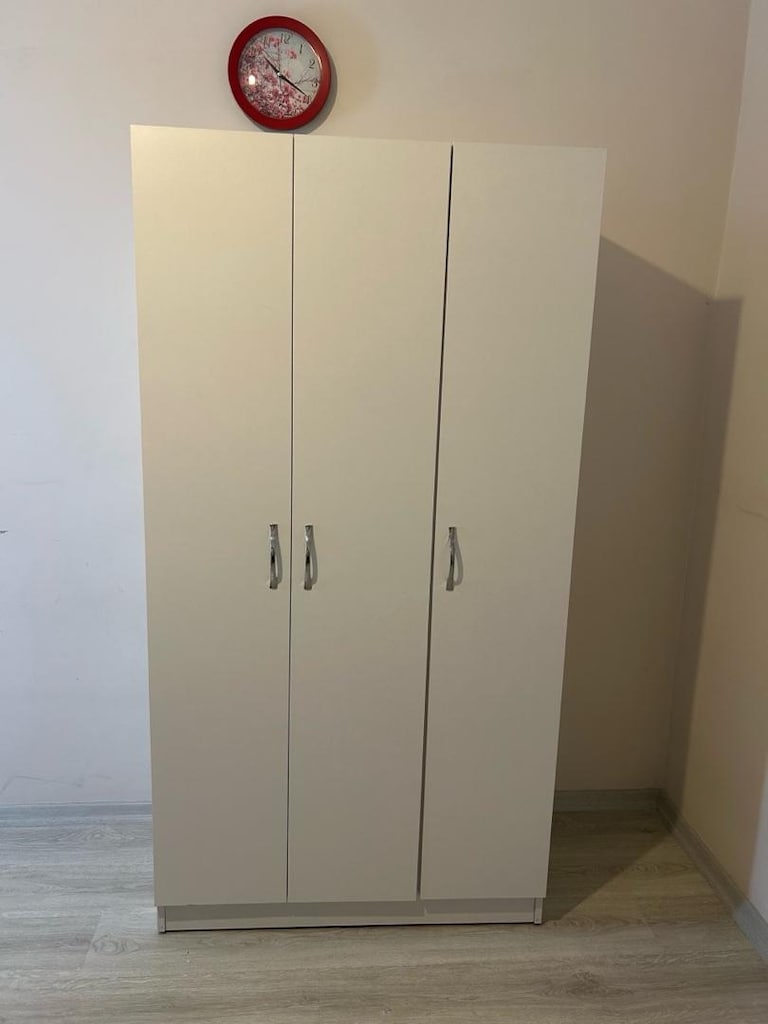 3 kapılı beyaz gardrop temiz durumda - 2