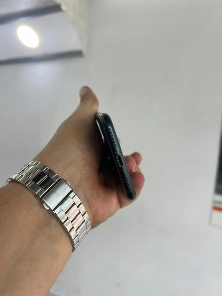 İPHONE SE 128 GB 2.NESİL - 5