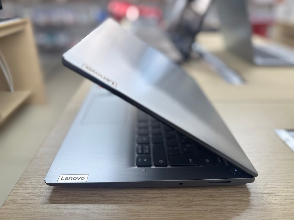 LENOVO RYZEN 3 3250U İŞLEMCİ | 8GB RAM | 256GB SSD - 5