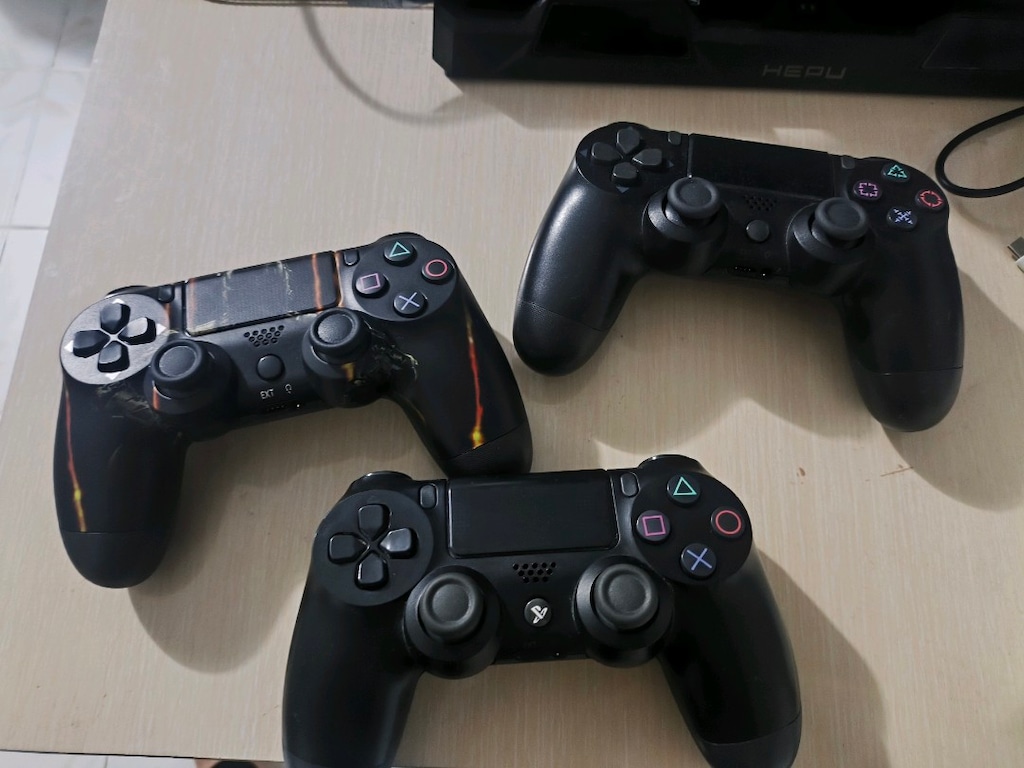 PS4 slim - 2