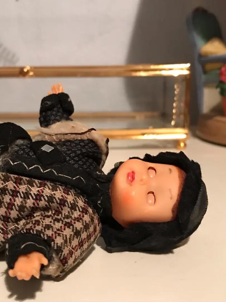 Vintage Uyuyan Mini Bebek & El Yapımı Giysileriyle - 7