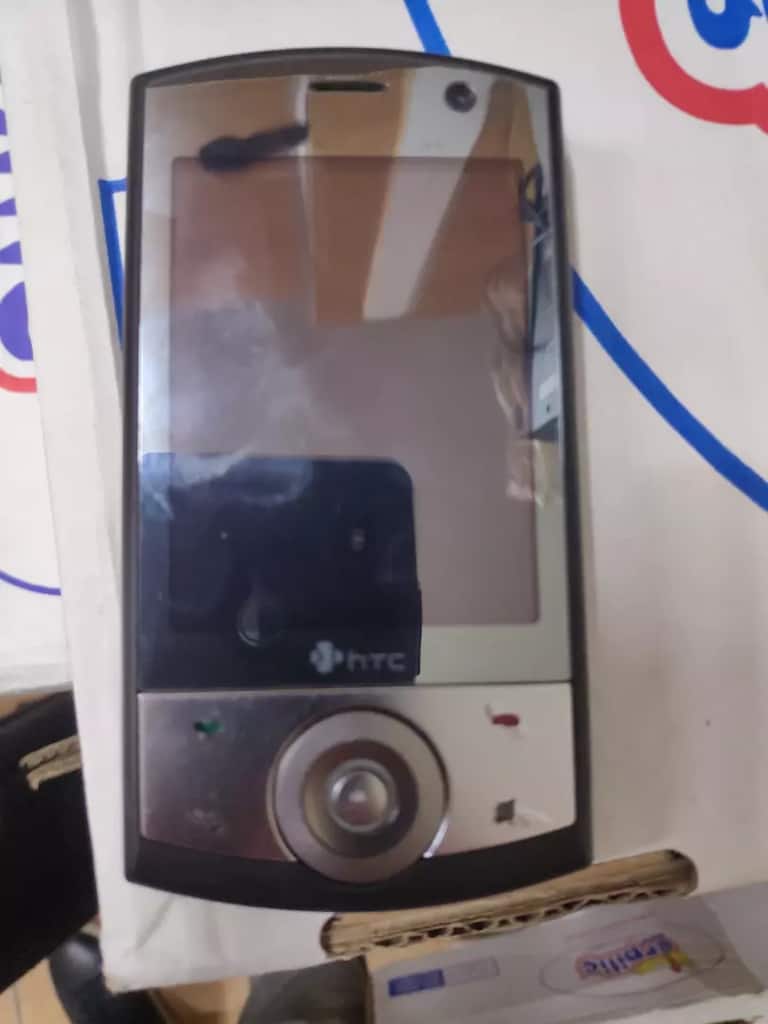 HTC Windows modeli cep telefonu kalemli