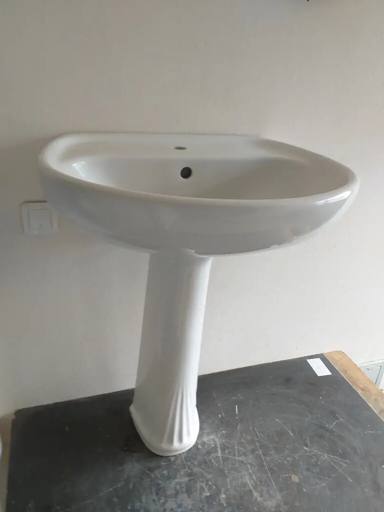 Ayakli lavabo ( kalitenin adı toprak marka ) - 2