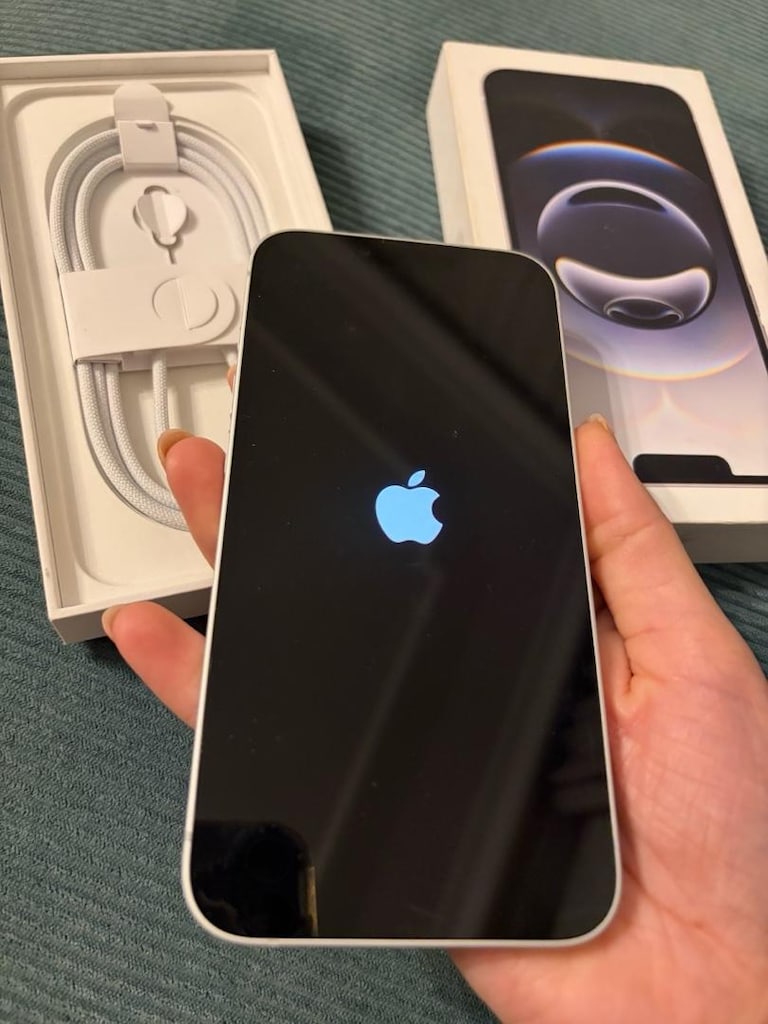 iPhone 16e 128 GB Beyaz - %100 Pil - Sıfır Ayarında - 3