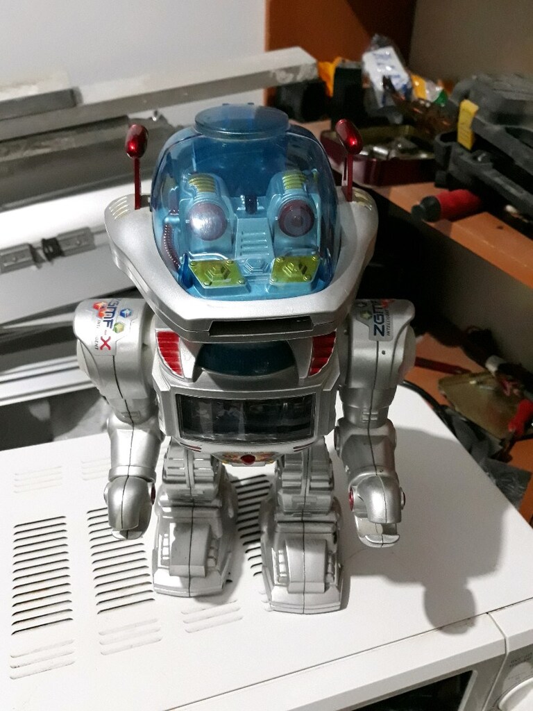 Eski dönem oyuncak robot - 2