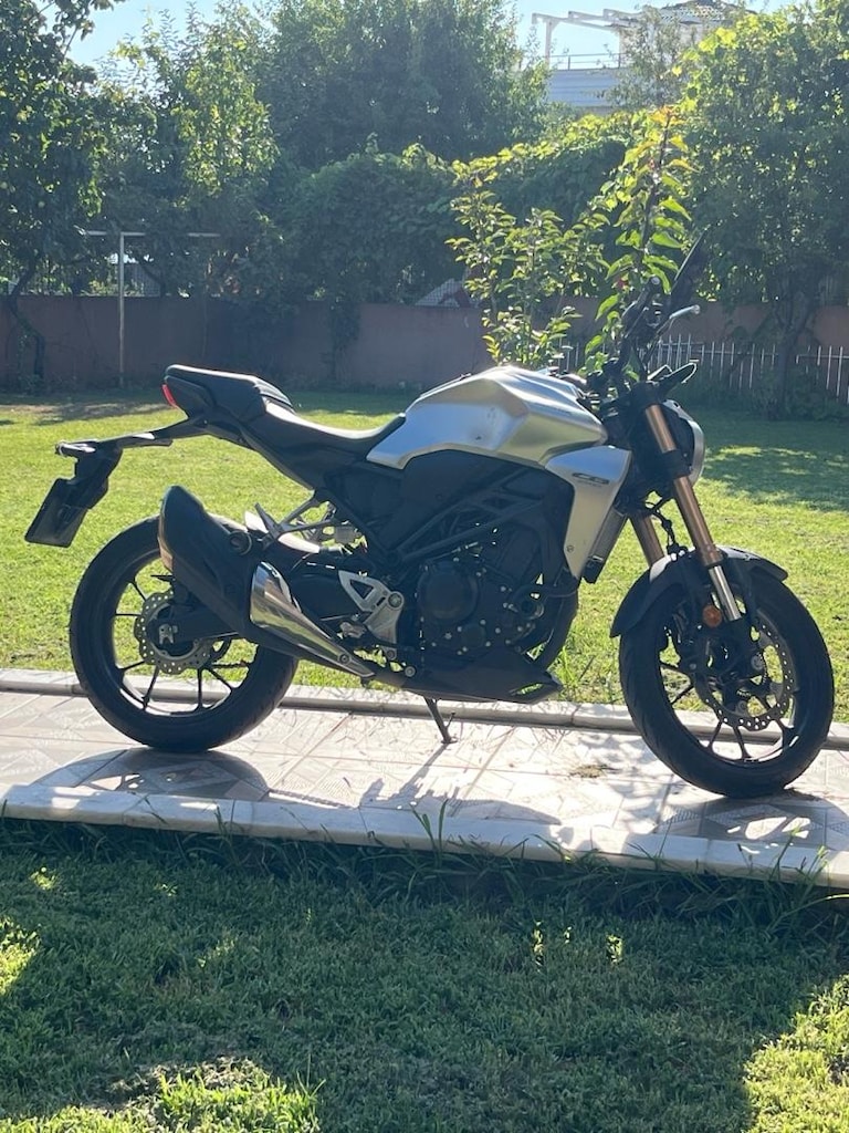 6.000 km'de temiz, kazasız Honda CB250R, ekstralı ve bakımlı. - 2