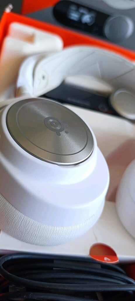 Steelseries Arctis Nova Pro Wireless - 4