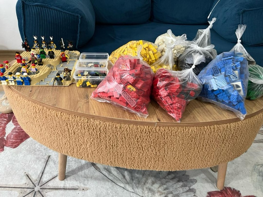 26 Adet LEGO Minifigür & 1500 Parça LEGO & Alsesuar - 4