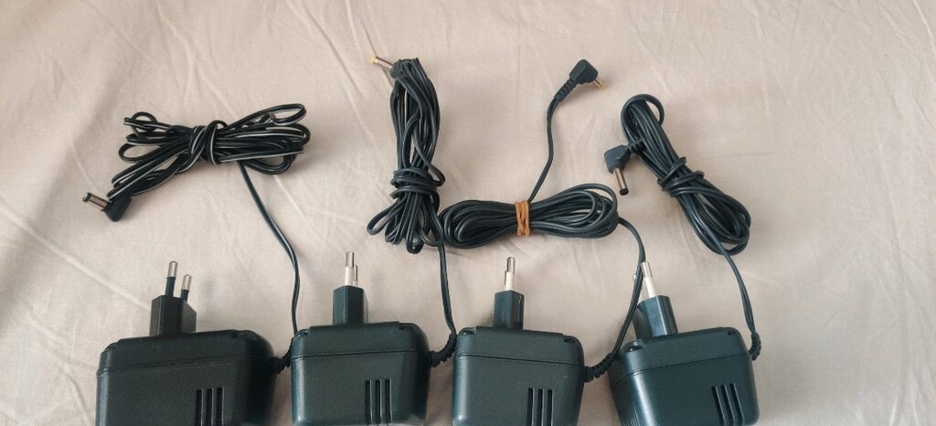 Ataba marka farklı teknik özelliklere sahip dört adet AC-DC adaptör. - 2