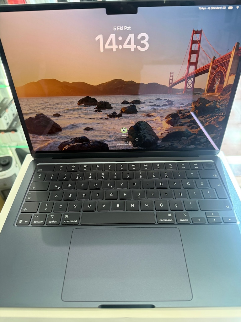 MacBook Air M5 16 GB 512 GB SSD 13.6" MDHE4TU/A Gece Yarısı 2. El - 2