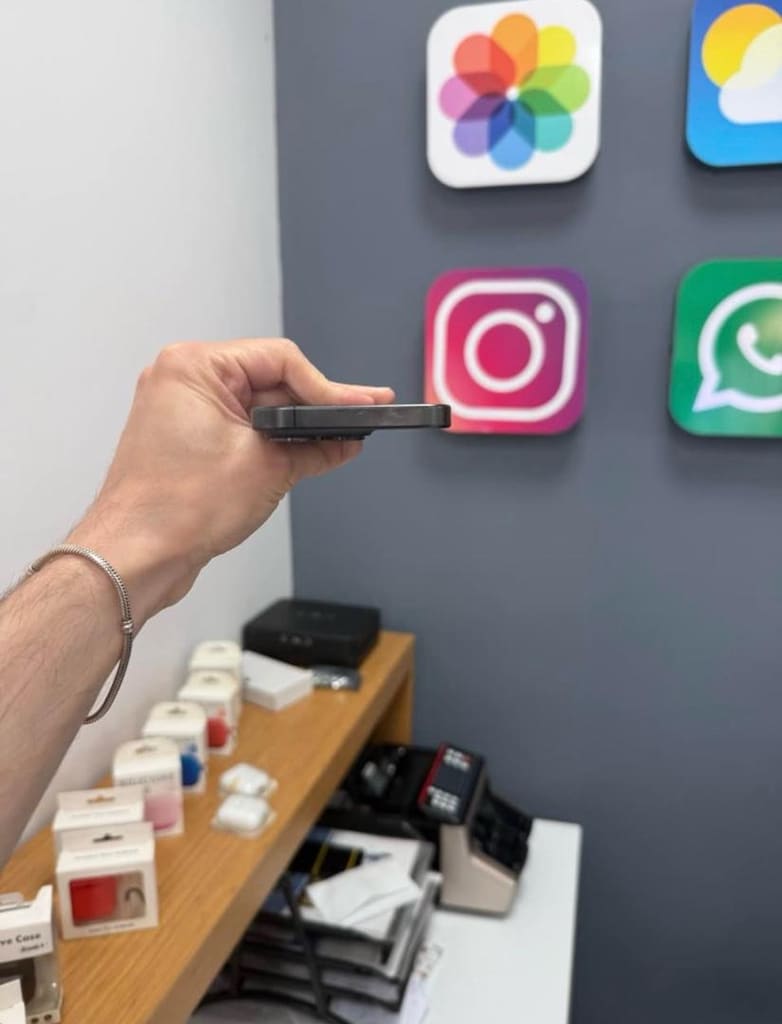İphone 15 Pro 128 Gb Siyah Temiz - 4
