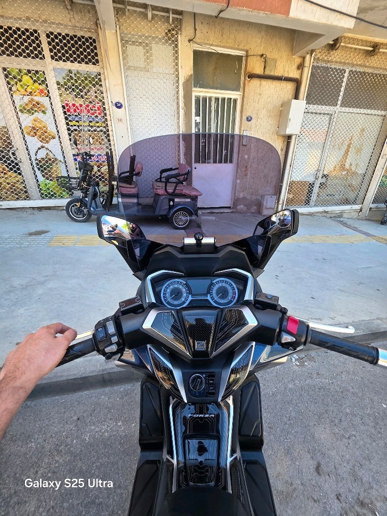 Honda Forza 250 - 8