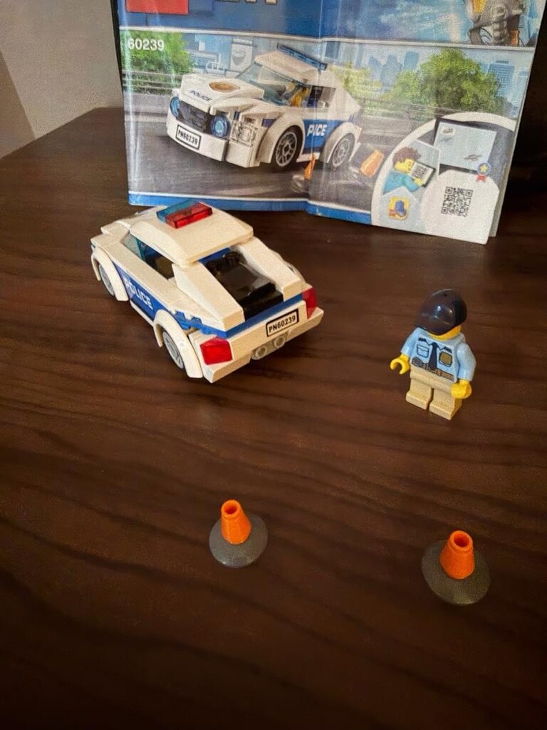 LEGO 60239 Polis Arabası - 4