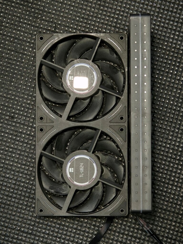 Thermalright 240mm Reverse ve Düz ARGB Fan - 4