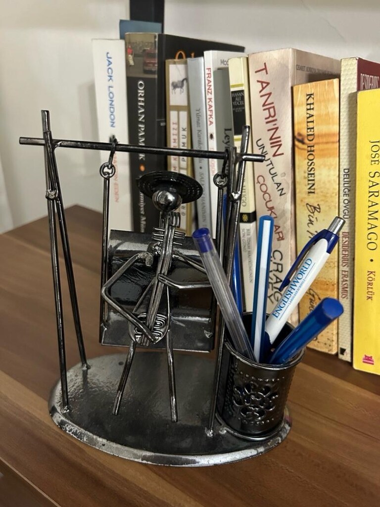metal masaüstü kalemlik biblo - 2