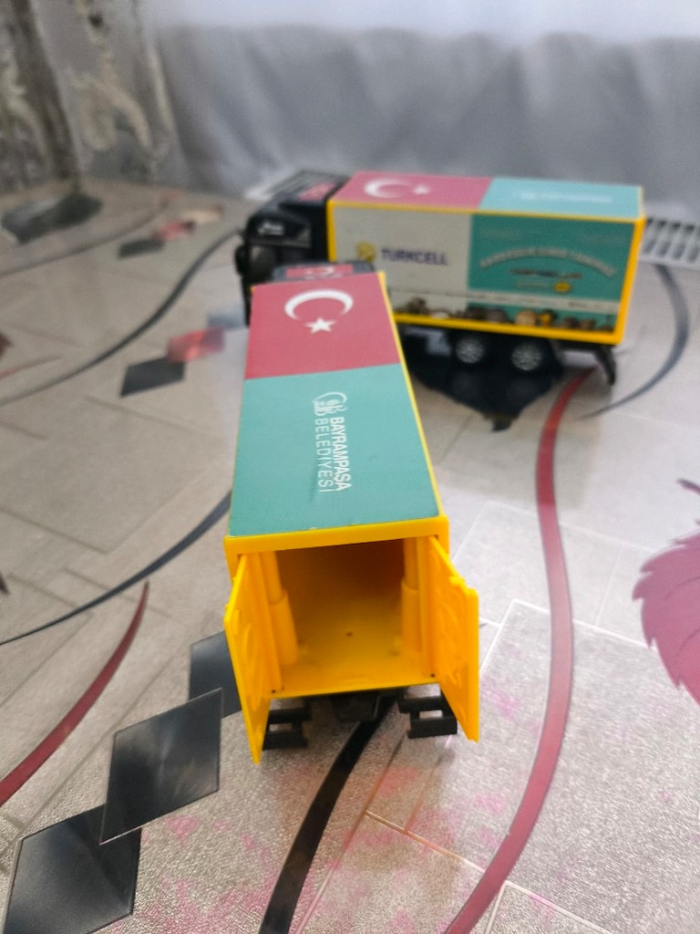 Turkcell Logolu Oyuncak Kamyon - 3