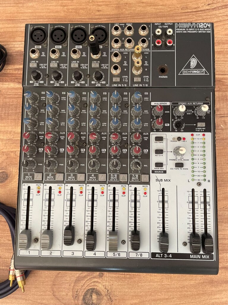 Behringer Xenyx 1204 Analog Mikser - (Bağlantı Kabloları ile beraber) - 8