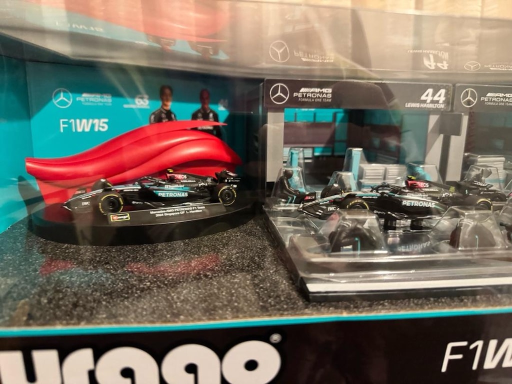 Mercedes Burago 1:43 F1 Yarış ve Pit Ekibi Diecast Seti - 5