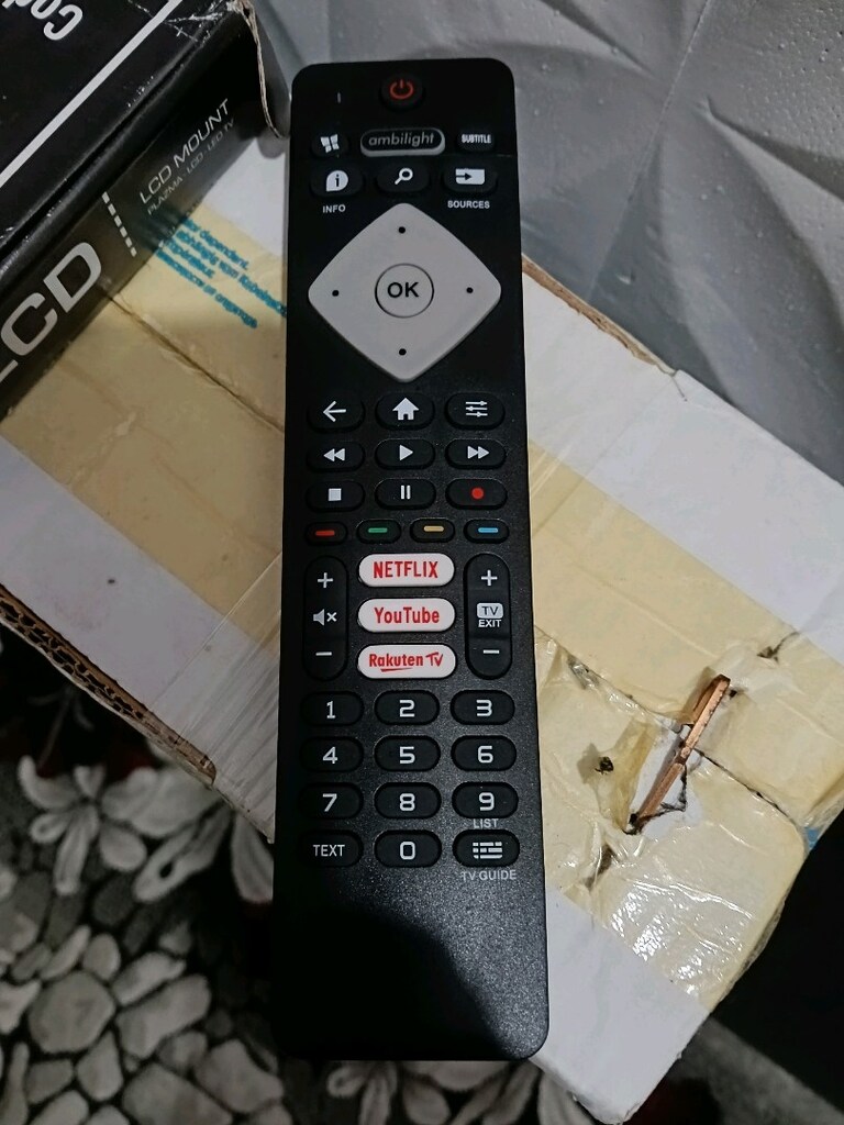 Plips sfır ayarında televizyon ve duvara takma aparatıyla - 5