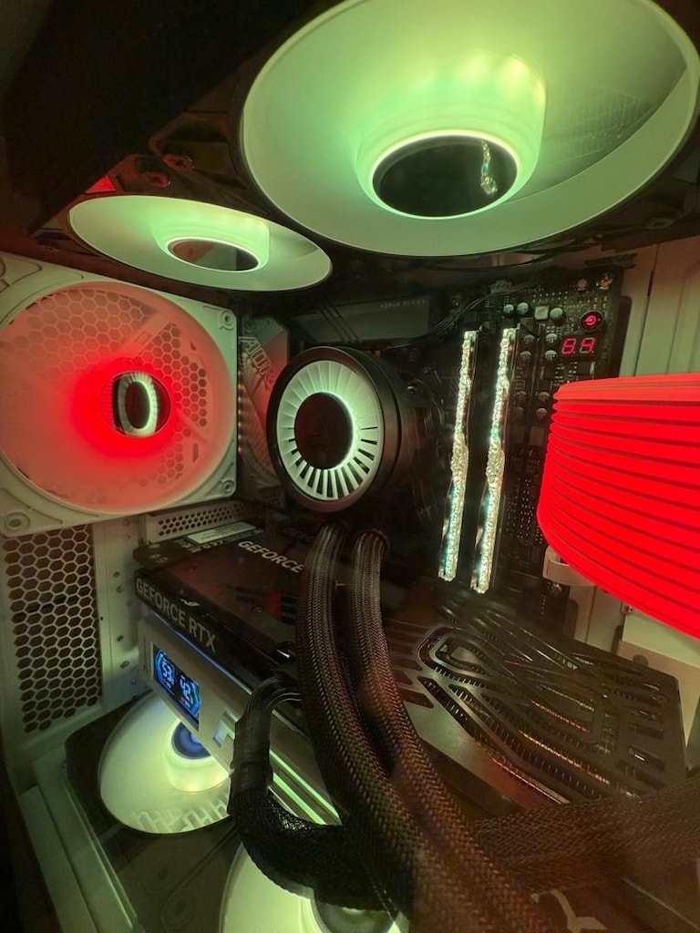 Oyuncu Kasası 9800X3D , Rtx 5070 , auros master , lian li vs. - 3