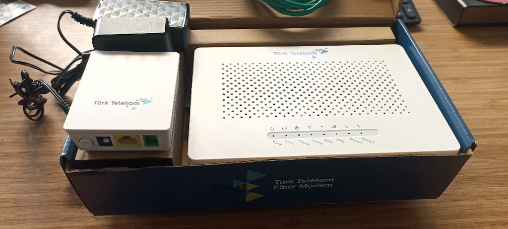 ZTE H289A Fiber modem + Huawei GPON Terminal - 4