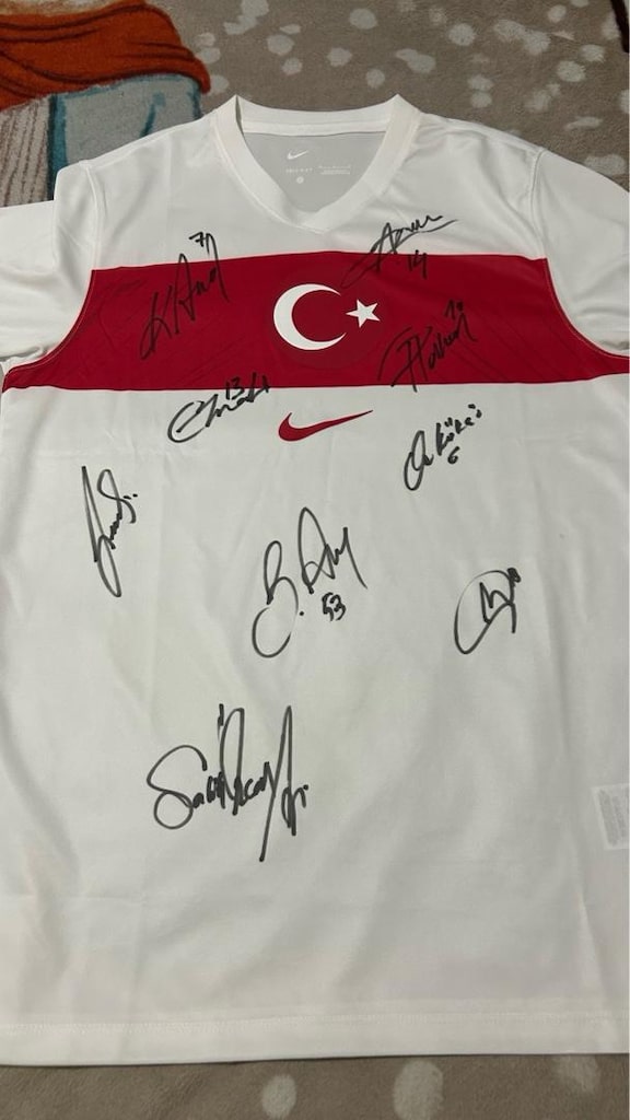 İMZALI MİLLİ TAKIM FORMASI!