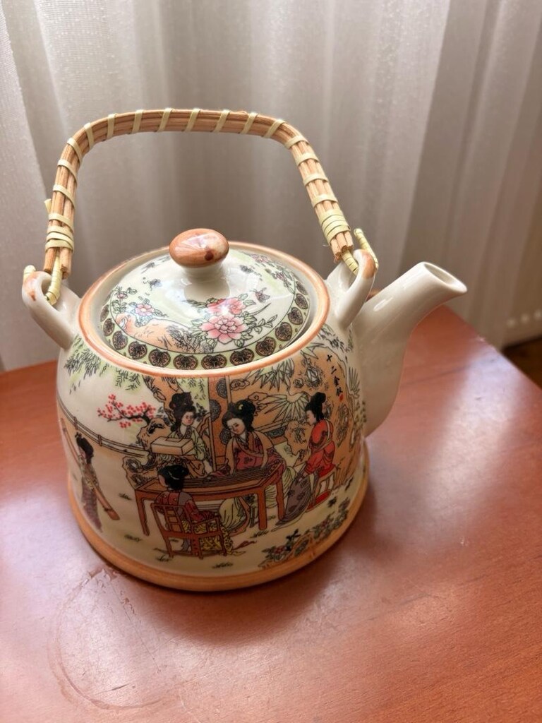 Geyşa temalı , süzgeçli demlik . - 5