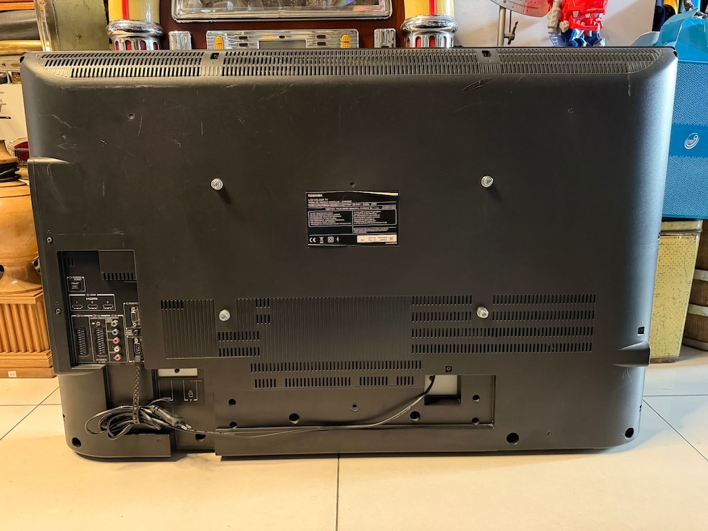 TOSHİBA LCD TELEVİZYON 106 EKRAN - 3
