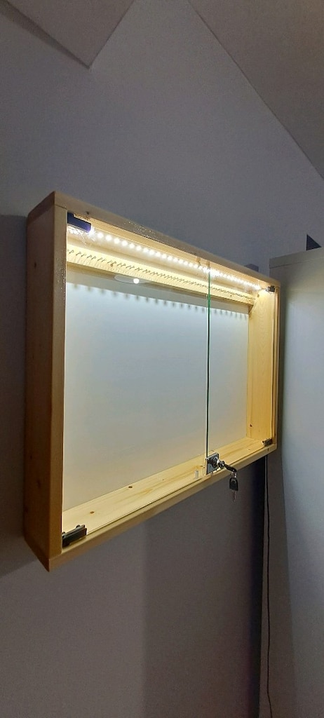 Led'li ahşap tesbih koleksiyon vitrini - 8