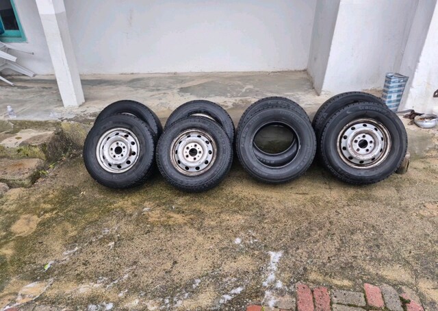 215/75R 16C Jantlı Lastik
