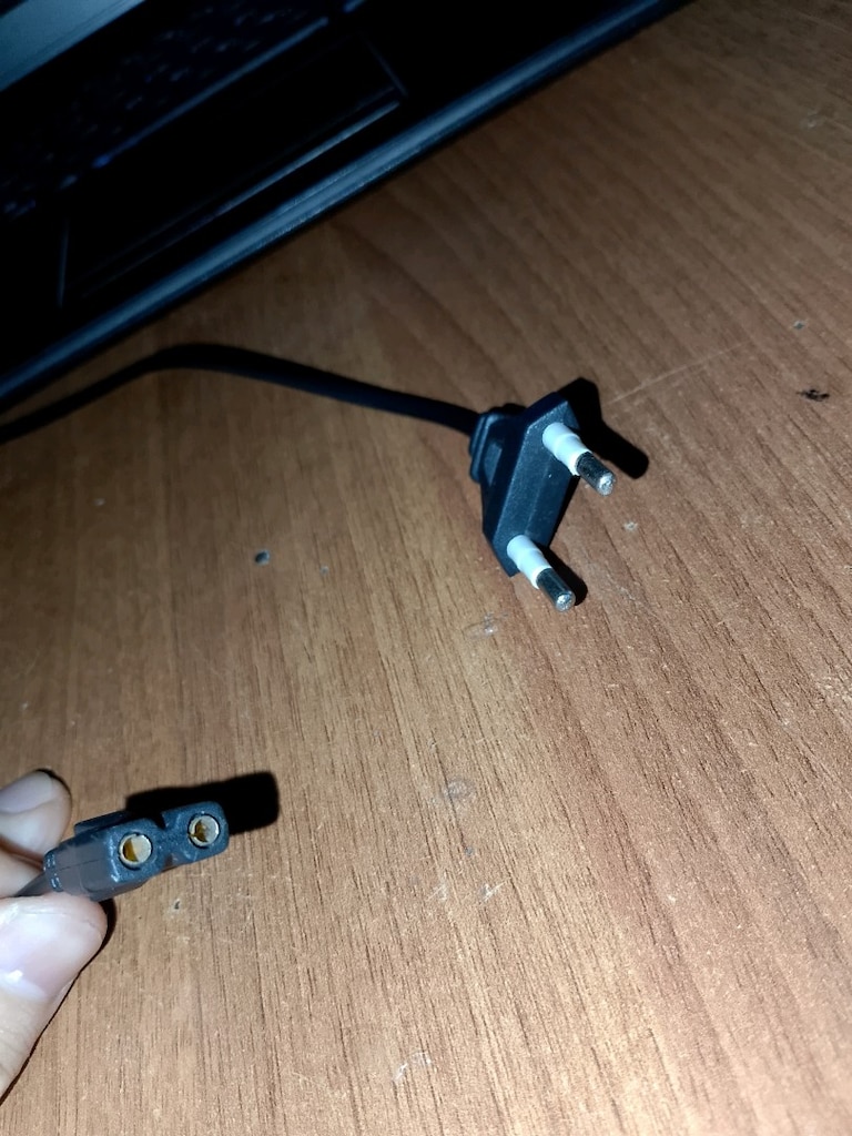 4 ADET ÇALIŞIR DURUMDA GÜÇ ADAPTÖRÜ - 3