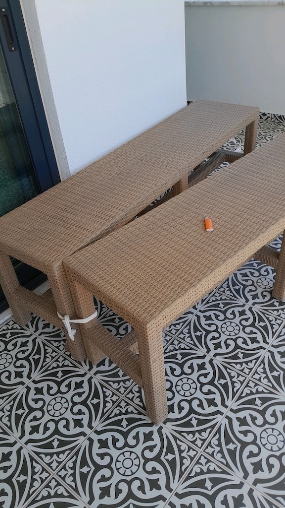 mudo markalı iki adet tabureye var üzerinin cam aparatı var temiz - 12