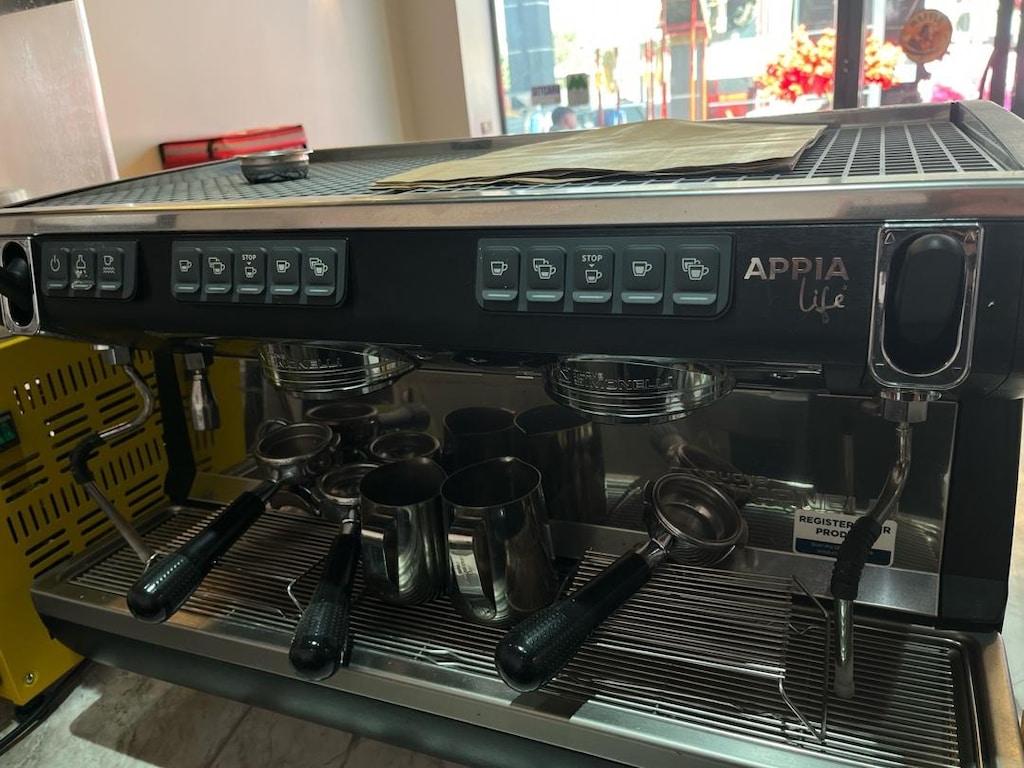 simonelli kahve makinesi ve kahve değirmeni - 2