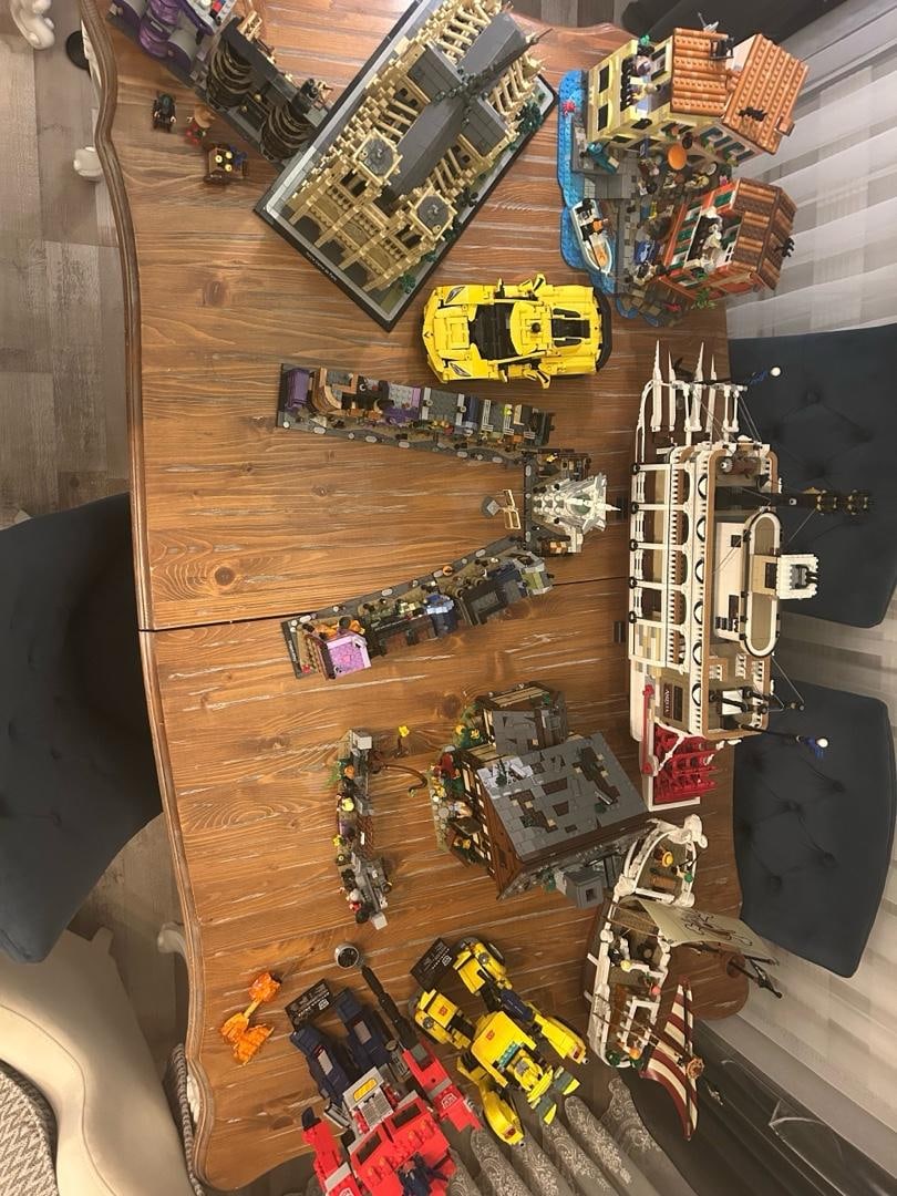 Tamamlanmış 10 ayrı lego set