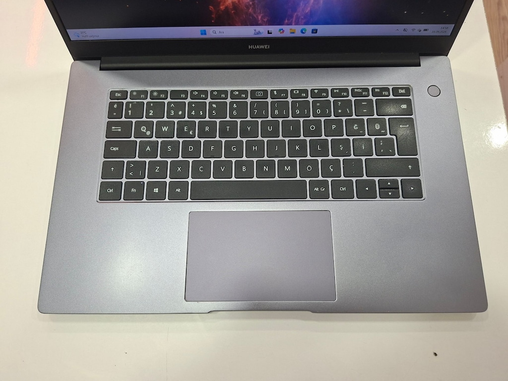 HUAWEI MATEBOOK D15 I3 10110U 8GB DDR4 RAM 256 GB M2 NVME SSD 15.6" - 3