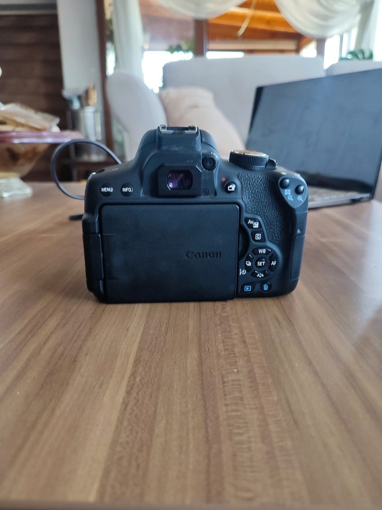 Canon 750d body - 4