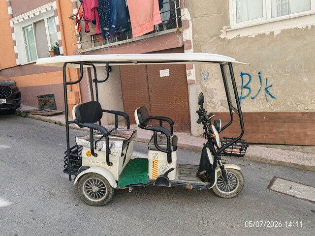 Elektrikli motor bisiklet sahibinden çok temiz