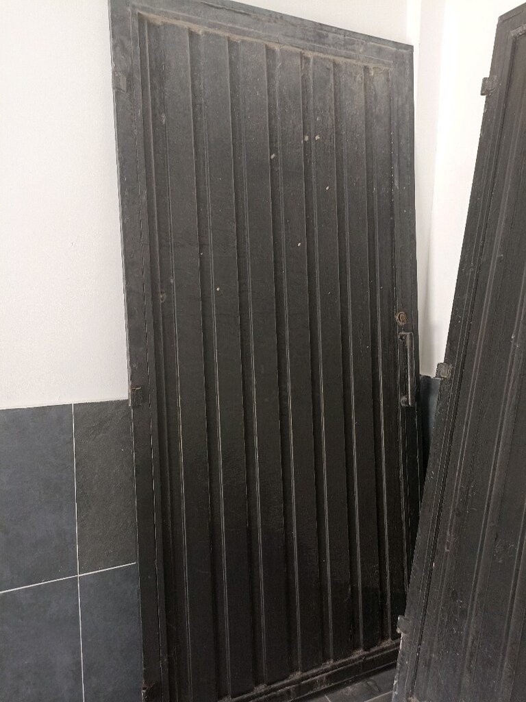Büyük garaj kapısı kanatları iki adet En 1.25 yükseklik 2.53 temiz - 2