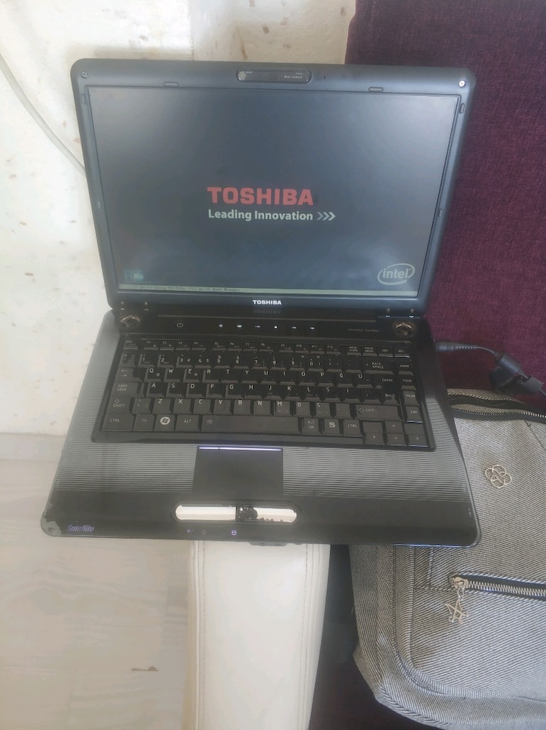 Toşhiba büyük ekran 4 GB rem temiz laptop - 4