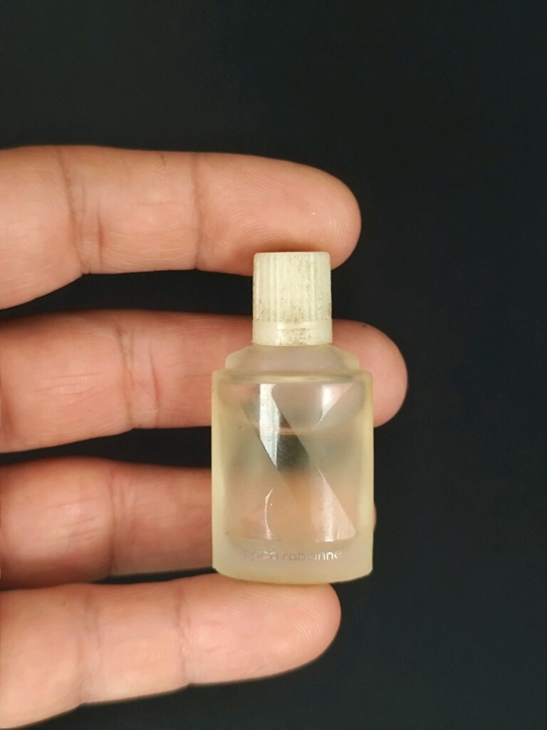 XS Pour Elle Mini Şişe Beyaz kapaklı, buzlu camdan yapılmış küçük - 2