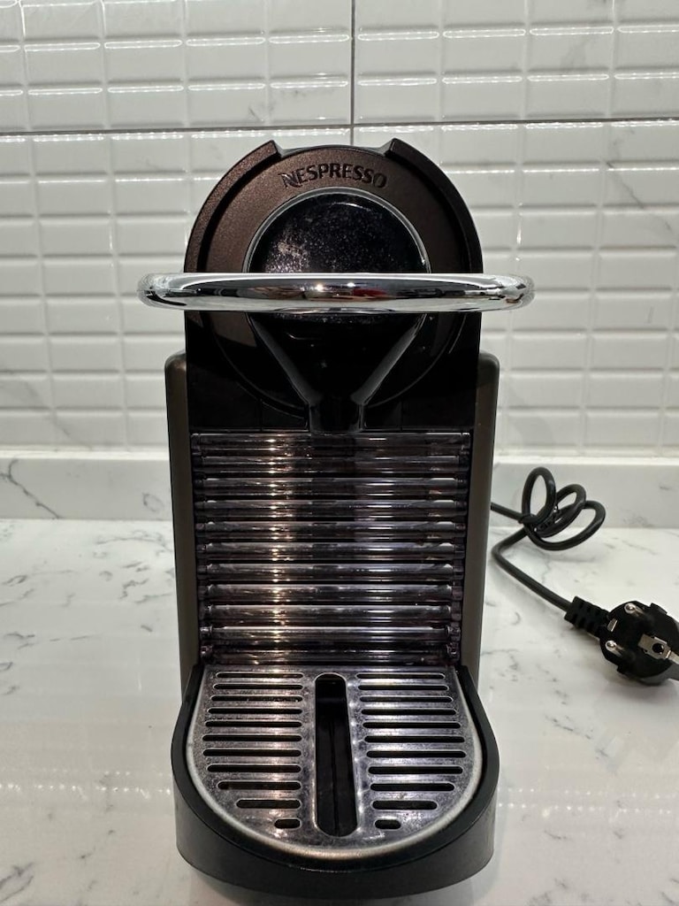 Nespresso C61 Kahve Makinesi + Süt Köpürtücü | Çok Az Kullanıldı - 3