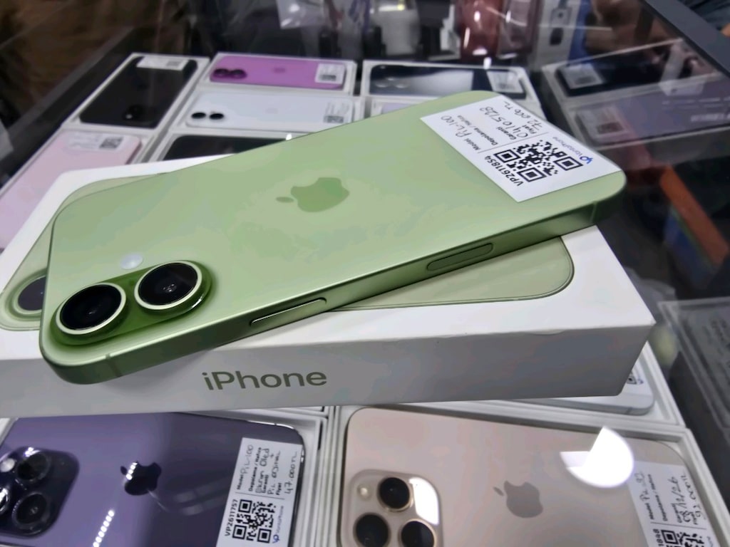iPhone 17 256 GB 04 05 2028 garantili takasa açık hatasız - 4