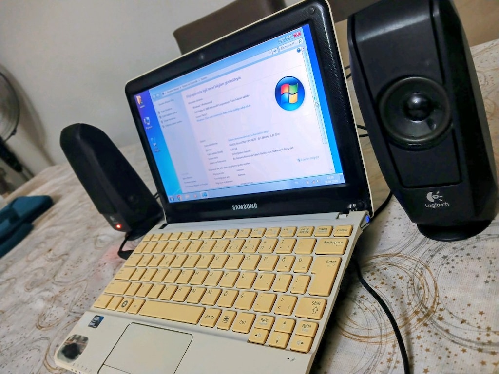 Samsung NC110 Notebook (minibook) - 3