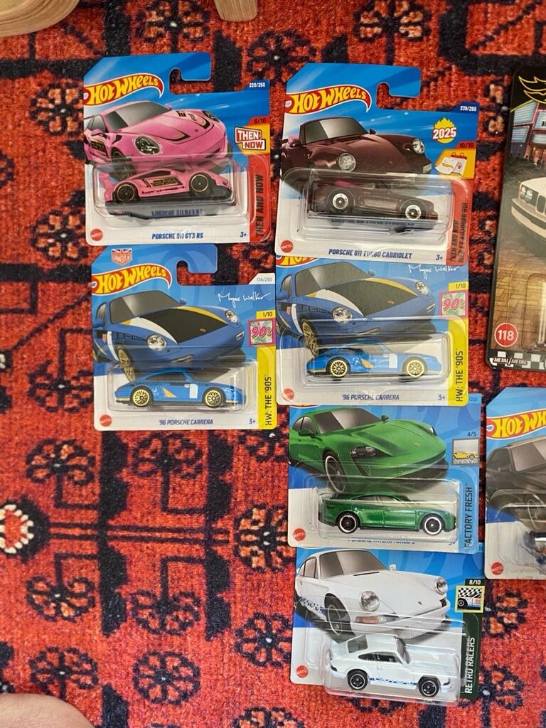 HOTWHEELS - 10