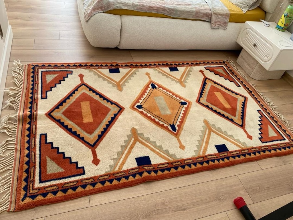 Başlık: 130×225 cm Orijinal Milas El Dokuma Yün Halı – Temiz ve Bakıml - 2