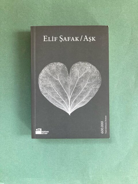 Elif Şafak Aşk
