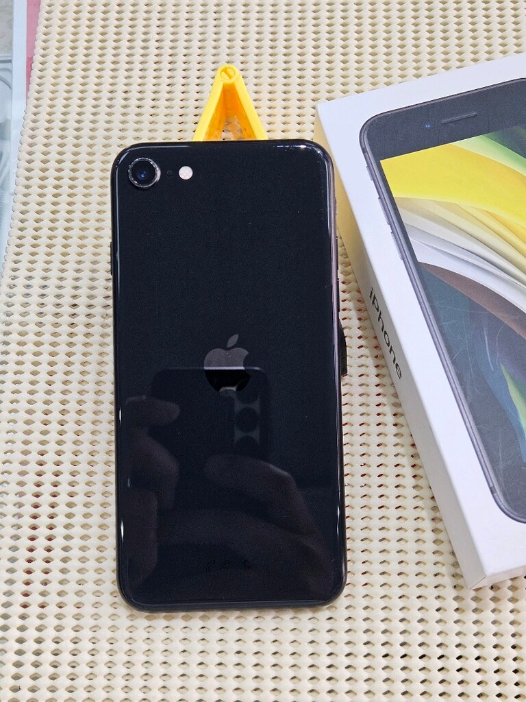iPhone SE Siyah 64 GB - 4
