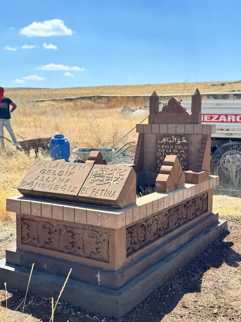 AHLAT TAŞINDAN DESENLİ MİNARELİ MODEL - 3